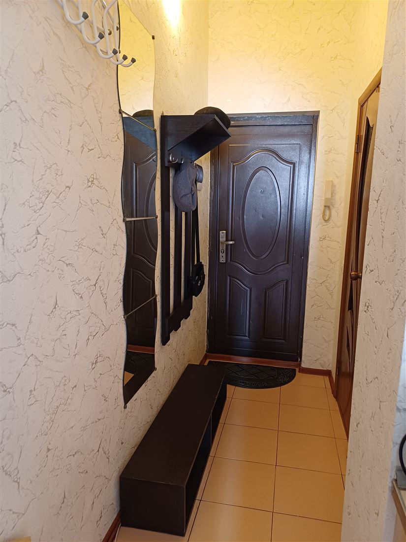 Снять --комнатную квартиру