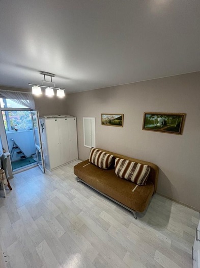 Купить --комнатную квартиру