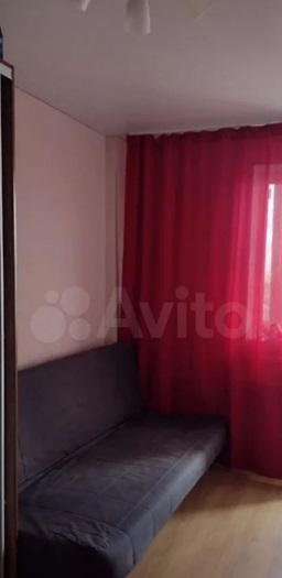 Купить --комнатную квартиру