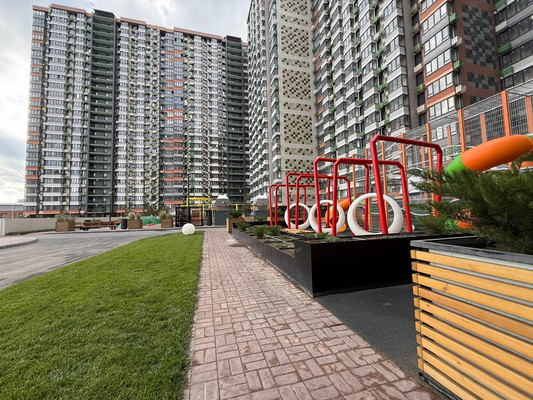 Купить --комнатную квартиру