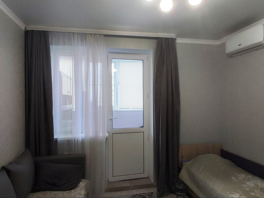 Купить --комнатную квартиру